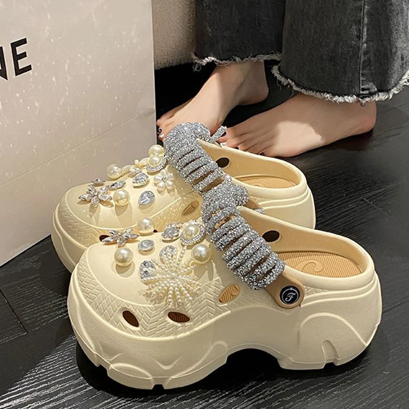 Sandália Crocs Plataforma Com Detalhes De Pérolas E Brilho Sandália Confortável Moda Feminina