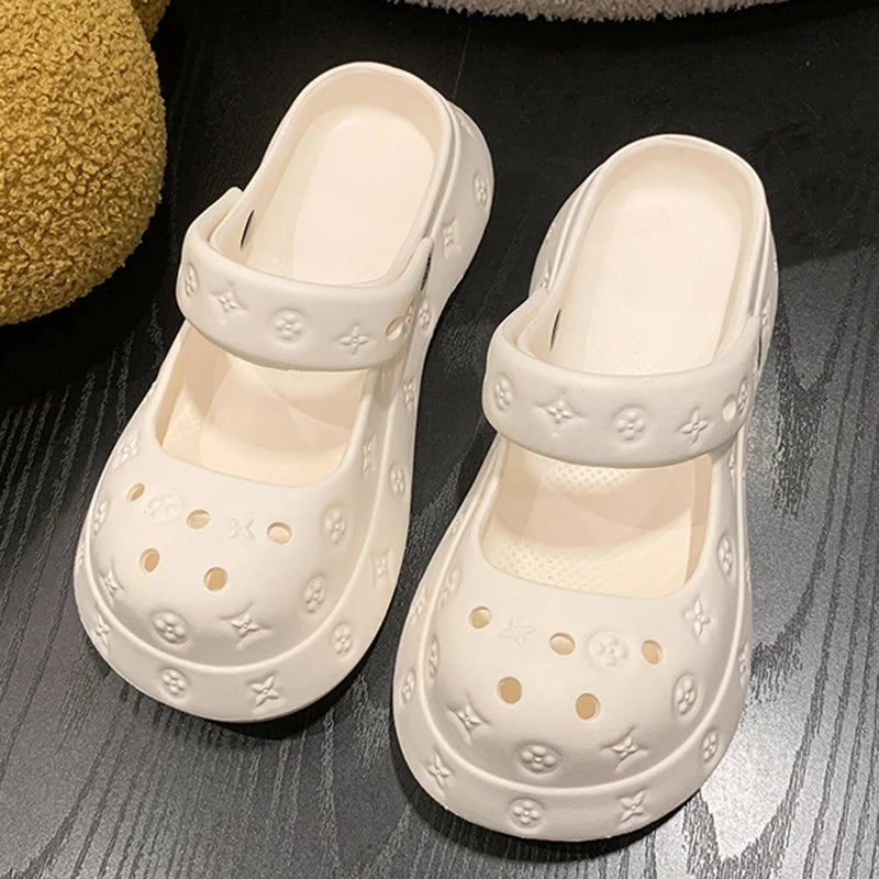 Sandália Crocs Feminina Design Tamanco Bordado em Relevo Moda Casual Confortável Moda Feminina